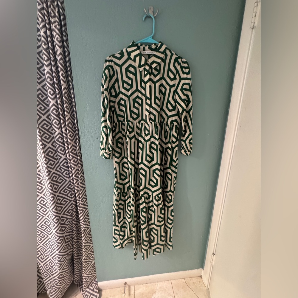Zara Green and White Long Sleeve Notched Collar Dress